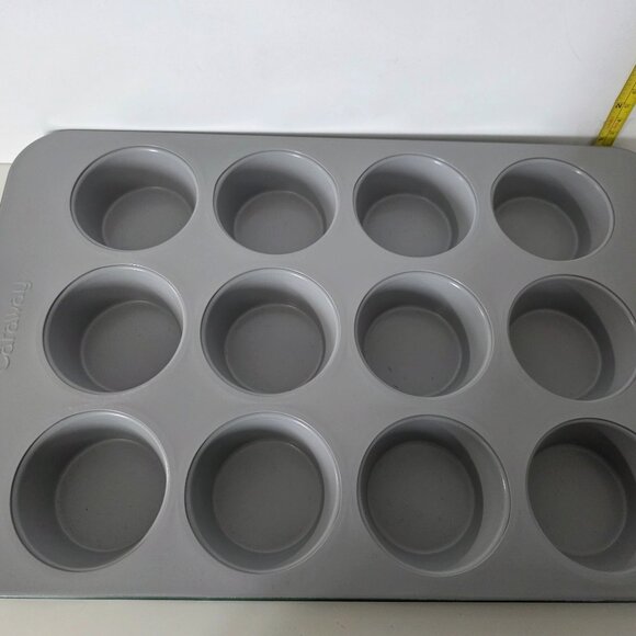NEW Caraway 12 Cup Muffin Pan in Sage Green. - Picture 4 of 6